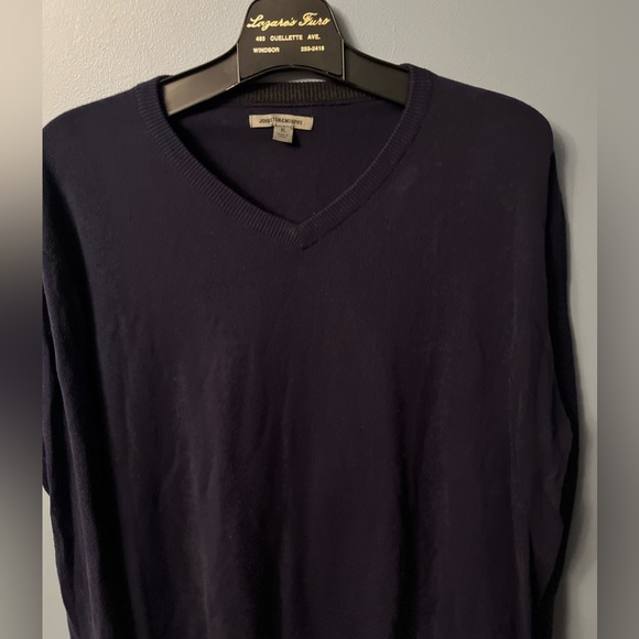 NWOT Johnson and Murphy Mens Black V Necked Sweater in Pristine Condition! - Picture 2 of 8